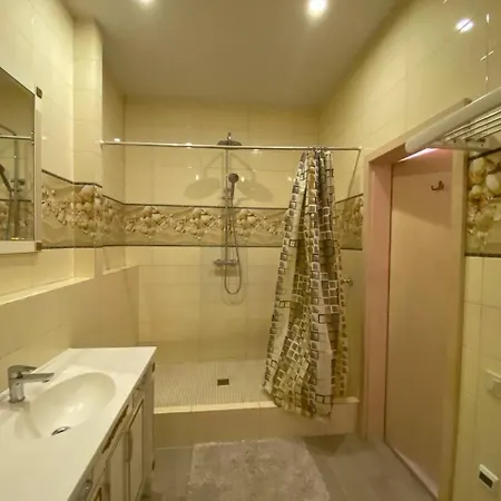 2 комнатная 75 м2 аркадия Gagarin Plaza * オデッサ